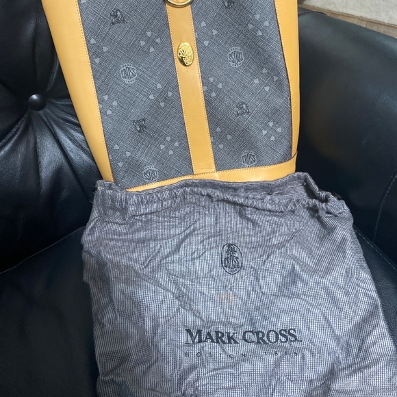 Mark Cross 1845 Italy Vintage sling strap bucket bag leather pre loved purse - Picture 11 of 12